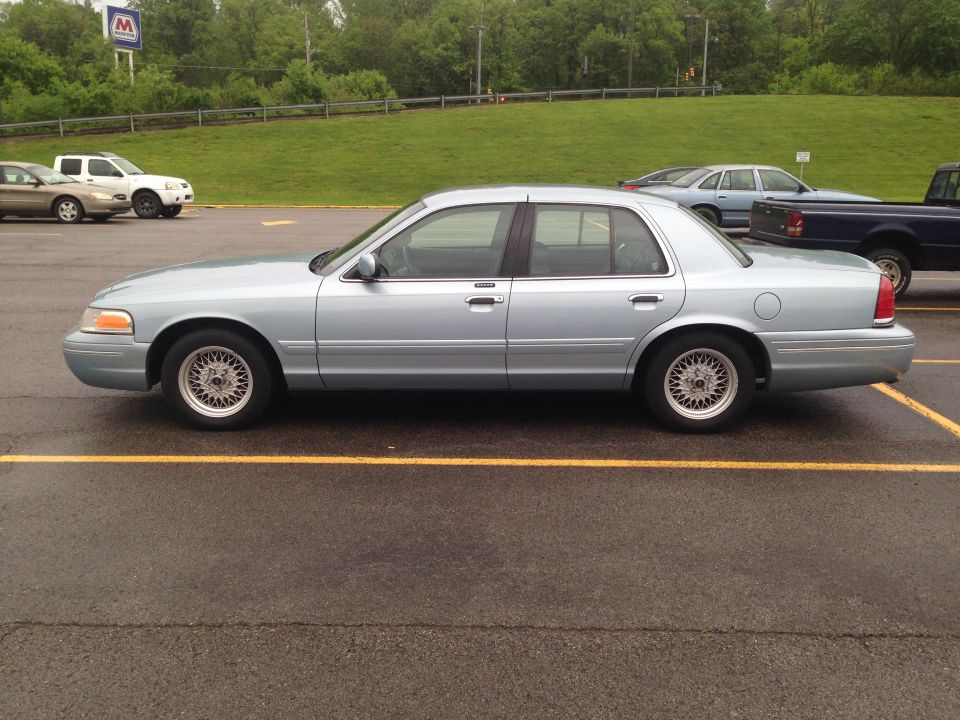 2002 Ford Crown Victoria