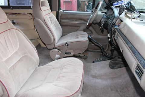 1983 Ford Bronco - With a few more little tweaks, the chairs fit over the carpet. [url=https://www.supermotors.net/registry/media/939627] https://www.supermot…