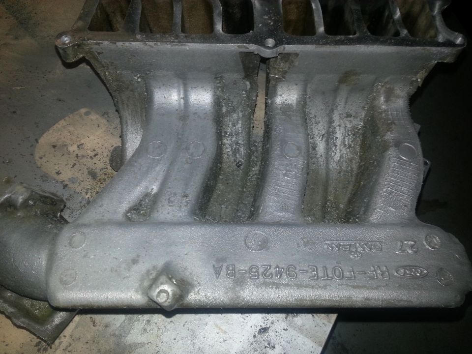 Ford intake manifold with part number RF-FOTE-9425-BA visible