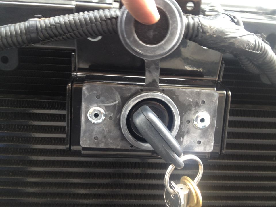 2014 Jeep Rubicon Unlimited JKUR Mopar Hood Lock