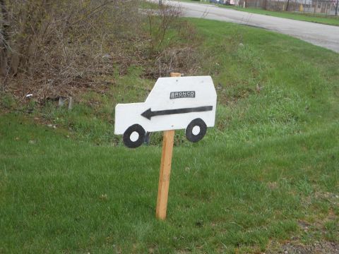 1995 Ford Bronco - A handmade sign depicting a Bronco points the way, with a SuperMotors watermark at the bottom.