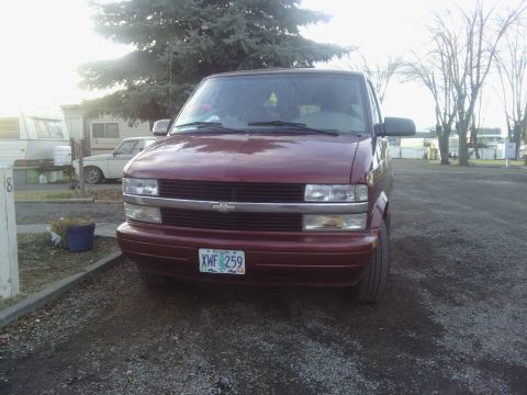 2000 Chevrolet Astro - Front view of a maroon 2000 Chevrolet Astro van with an Oregon license plate.