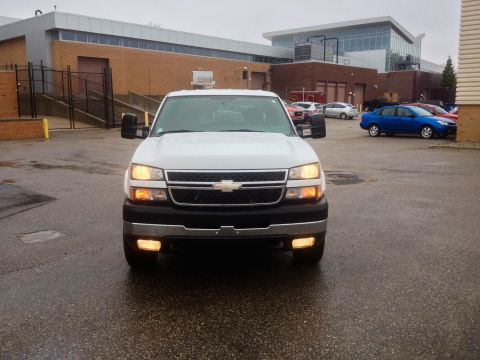 2006 Chevrolet Silverado 2500 - This 2006 Chevrolet Silverado 2500 is shown from the front in a parking lot.