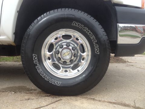 2006 Chevrolet Silverado 2500 - Front wheel and tire assembly on a 2006 Chevrolet Silverado 2500.