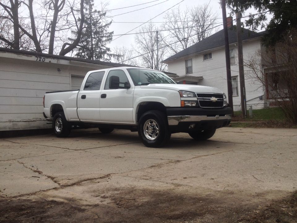 White 2006 Chevrolet Silverado 2500 parked in driveway