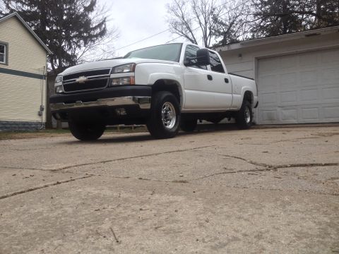 2006 Chevrolet Silverado 2500 - This white Chevrolet Silverado 2500 pickup truck is shown from a three-quarter front angle.