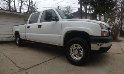 2006 Chevrolet Silverado 2500 - White 2006 Chevrolet Silverado 2500 pickup truck, front quarter view.