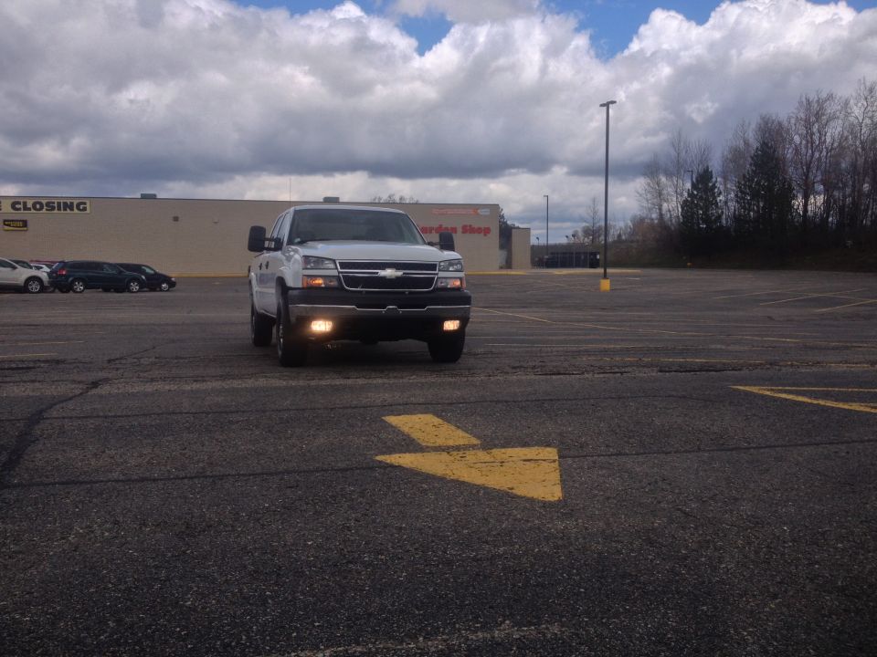 White 2006 Chevrolet Silverado 2500 front view in a parking lot