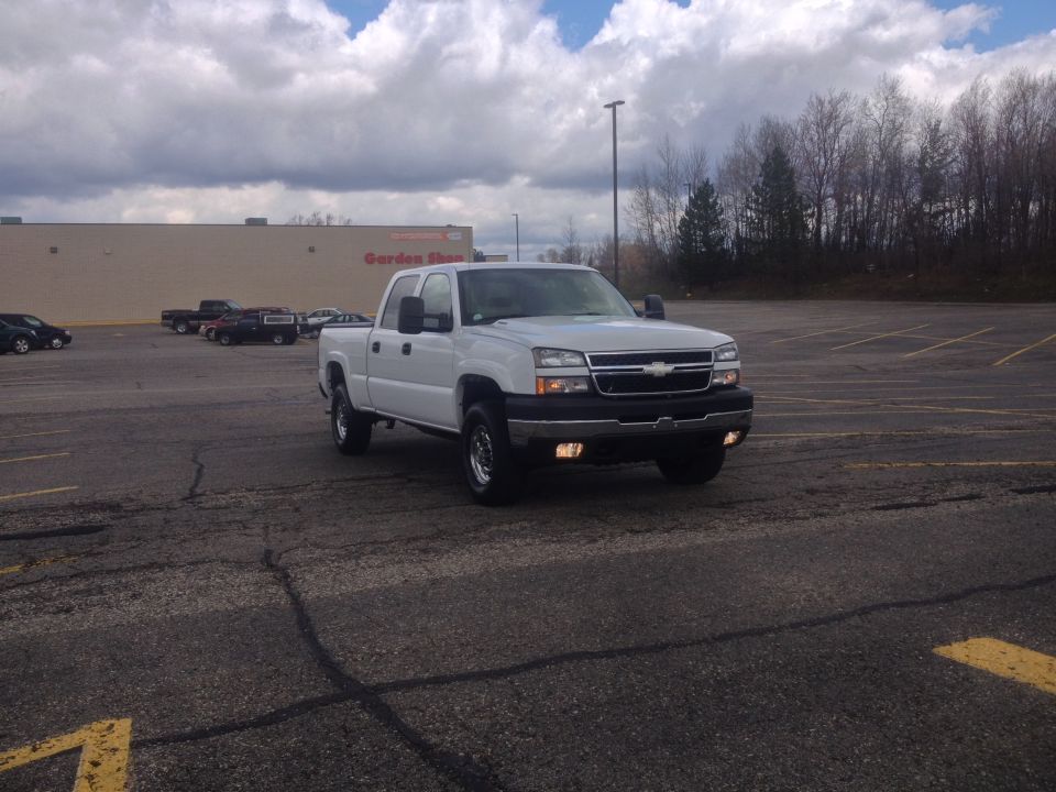 White 2006 Chevrolet Silverado 2500 parked in a lot