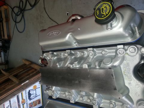1994 Ford Bronco - A silver Ford engine is shown in a workshop setting.