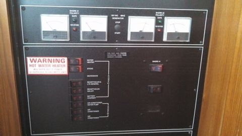 1985 Carver 326 Aft Cabin photo