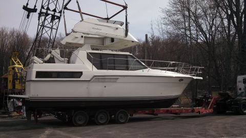 1985 Carver 326 Aft Cabin photo