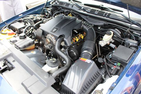 V8 engine bay of a blue sedan with K&N air intake