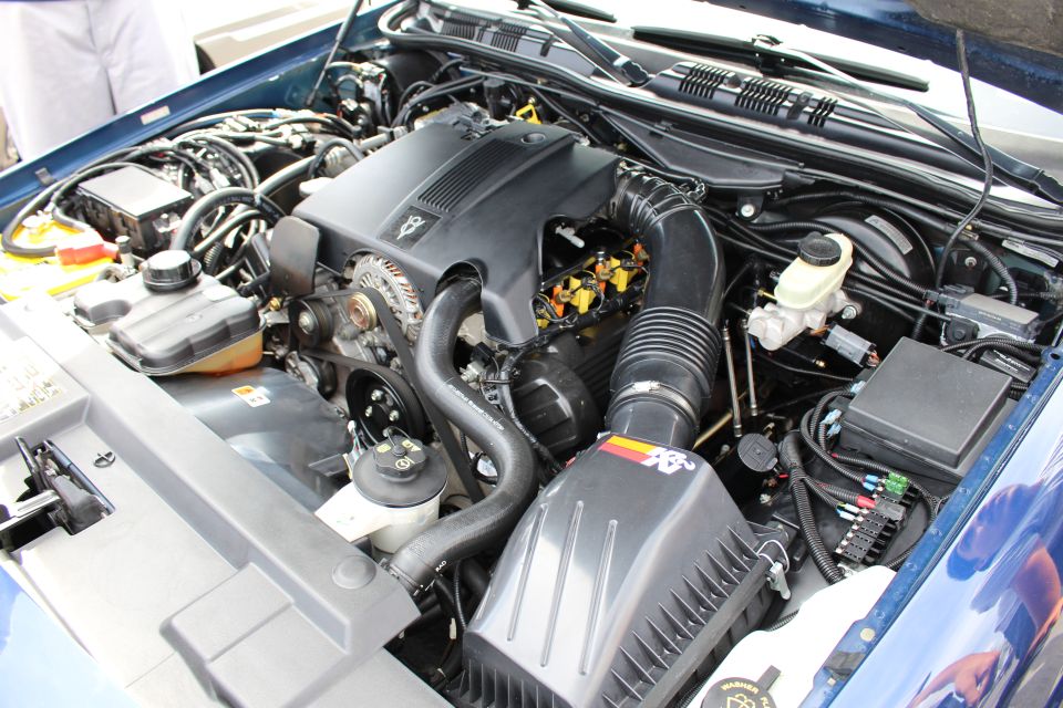 V8 engine bay of a blue sedan with K&N air intake