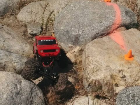 1988 Ford Bronco - A remote-controlled Ford Bronco replica tackles a challenging rocky obstacle course.