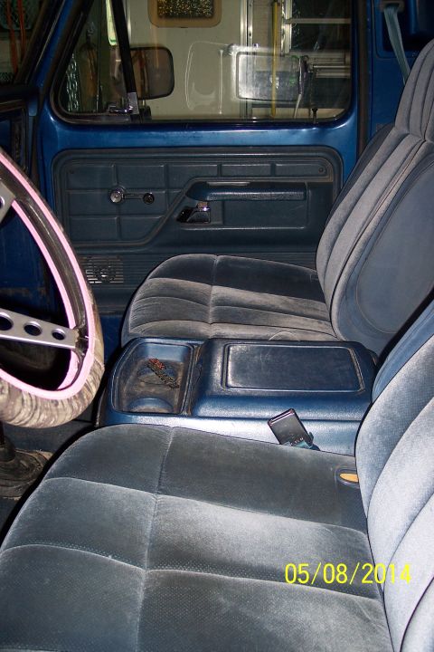 1978 Ford Bronco - Interior view of a blue vehicle, showing velour seats, door panel, and a pink-trimmed steering wheel. Date stamp reads 05/08/2014.