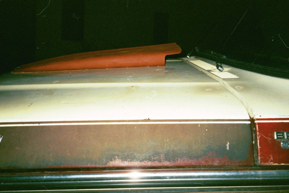 Red hood scoop on 1979 Ford Bronco