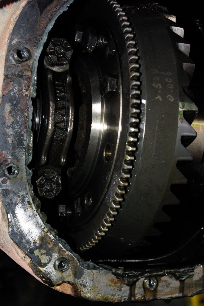 Differential gear assembly with visible teeth and bolts. Text reads '3.54 0.006'