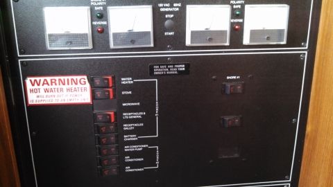 1993 Carver 346 Aft Cabin