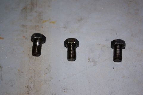 1995 Ford Bronco - Three hex head bolts are shown on a gray surface, with a Supermotors logo visible.
