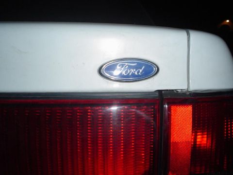 1993 Ford Escort - Rear ford emblem and RH light