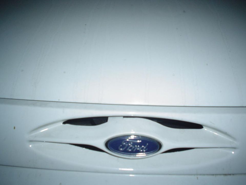 Front Ford emblem and grill