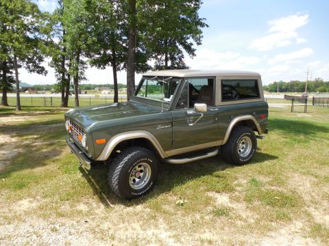 1975 Ford Bronco - Snowden Grove turned out to be relatively photogenic as a backdrop, and it's just a few miles from Frank's house. These pics are hi-res, so…