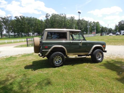 1975 Ford Bronco - Snowden Grove turned out to be relatively photogenic as a backdrop, and it's just a few miles from Frank's house.