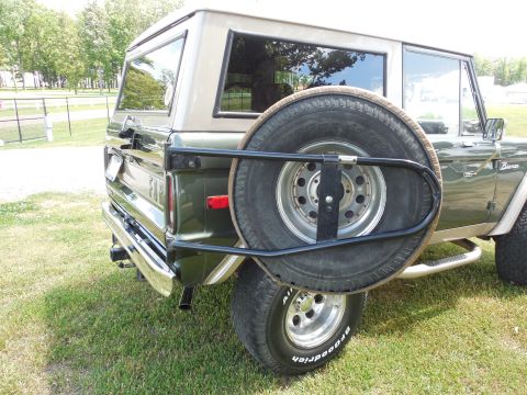 1975 Ford Bronco - The spare swingaway was replaced a few years ago, and this one was sandblasted & powdercoated.