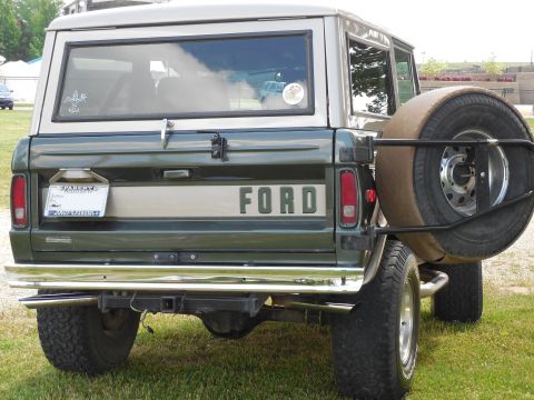 1975 Ford Bronco - The spare swingaway was replaced a few years ago, and this one was sandblasted & powdercoated. The colors are 2000 Eddie Bauer Expedition E…