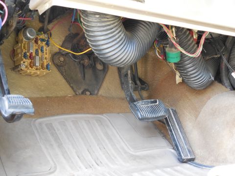 1975 Ford Bronco - This is why Frank wanted the dash extension.