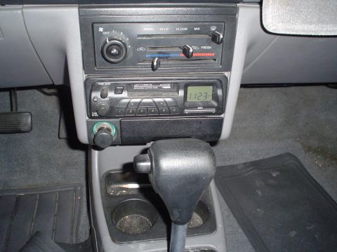 1993 Ford Escort photo