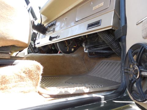 1975 Ford Bronco - This is why Frank wanted the dash extension.