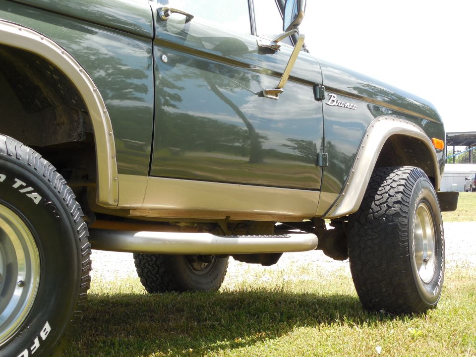 The colors are 2000 Eddie Bauer Expedition Estate Green & Light Prarie Tan.