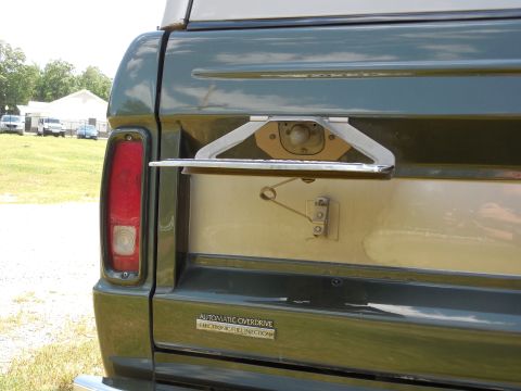 1975 Ford Bronco - Frank washed the truck so I could show it to a prospective buyer, but I found a spot he missed. The colors are 2000 Eddie Bauer Expedition…