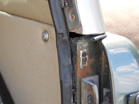 1975 Ford Bronco - This wear spot is from a thick spot in the Rhino lining on the tailgate, made worse by a little t/g or body warpage. The rusty powder on to…