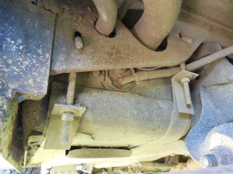 1975 Ford Bronco - LHR wheelwell looking forward under the floor at the rear end of the front tank.