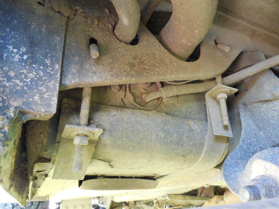 LHR wheelwell looking forward under the floor at the rear end of the front tank.