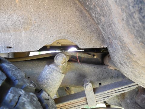 1975 Ford Bronco - LHR wheelwell looking across the frame.