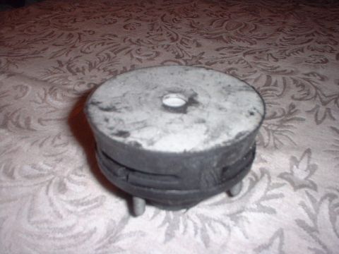1996 Ford Taurus - A close-up view of an engine mount part, resting on a patterned fabric surface. The registry claims it is from a 1996 Ford Taurus, but this…