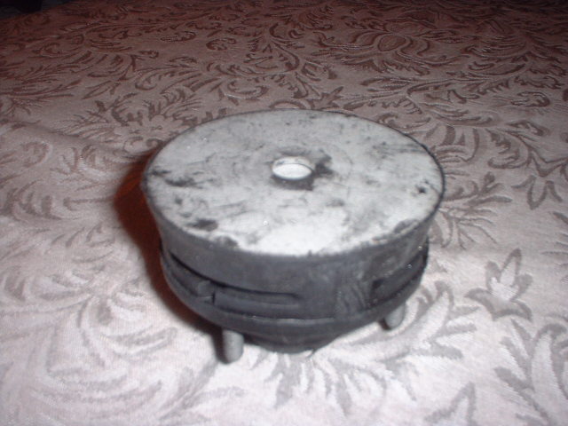 Engine mount part on patterned fabric