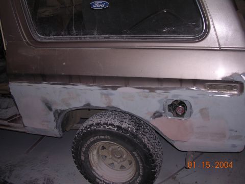 1979 Ford Bronco - This side wasnt too bad when we cut the old one off, just a little biut of bondo...surface rust on the inner fenderwell.
