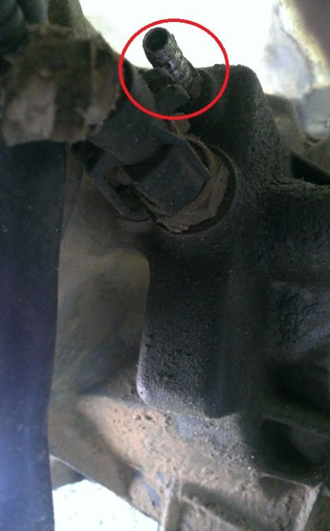 1988 Ford Bronco - Open vac line or vent connection at top of transfer case