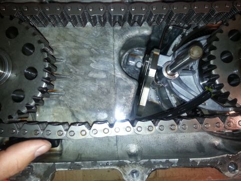 1995 Ford Bronco - Internal view of a vehicle's transfer case, showing gears and a timing chain.