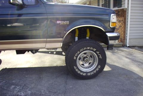 1995 Ford Bronco - Front wheel and fender of a lifted 1995 Ford Bronco.