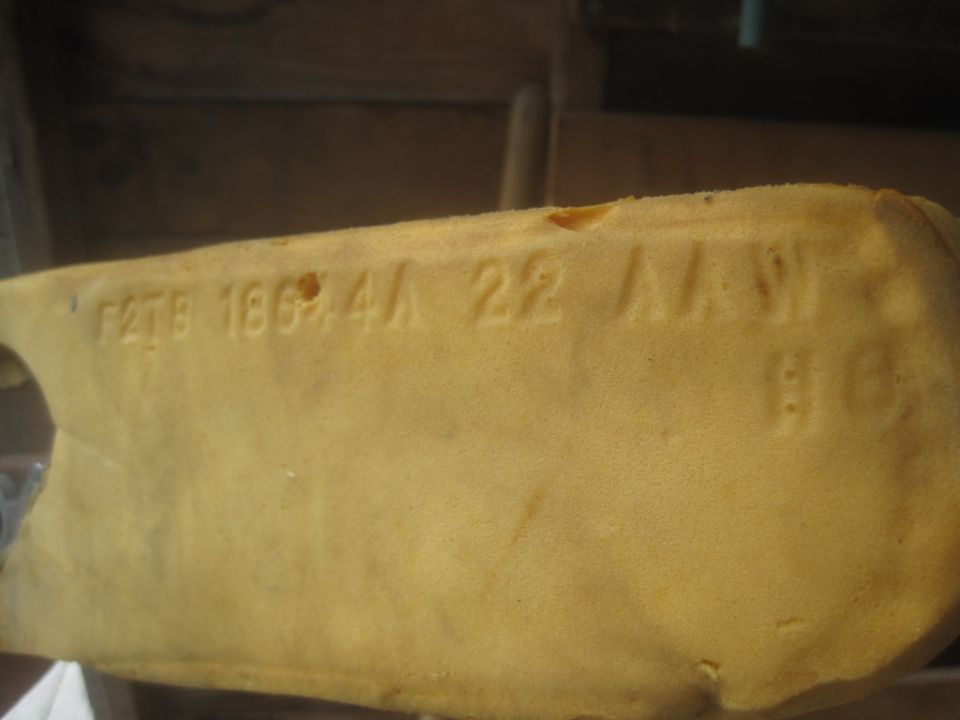 Yellow foam part with stamped numbers: F2TB 1863 4A 22 AA W 80