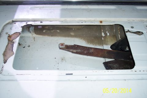 1990 Ford Bronco - The torsion bar mechanism for a vehicle's tailgate is shown in this close-up view.
