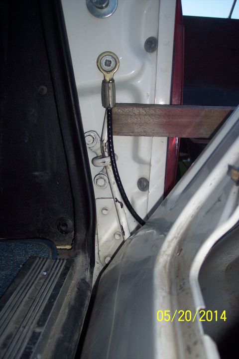1990 Ford Bronco - Tailgate torsion bar mechanism detail, showing cable and attachment points.