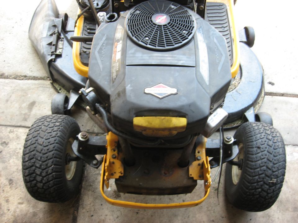 Lawn mower engine with Briggs & Stratton branding