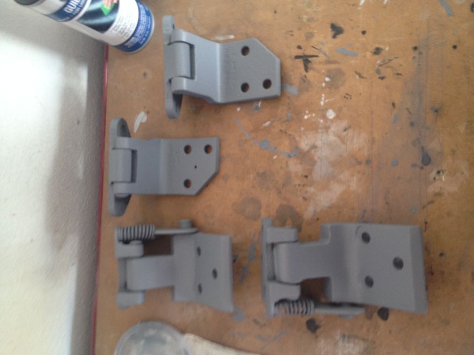 1965 Mustang PS DS door hinges in Urethane Primer